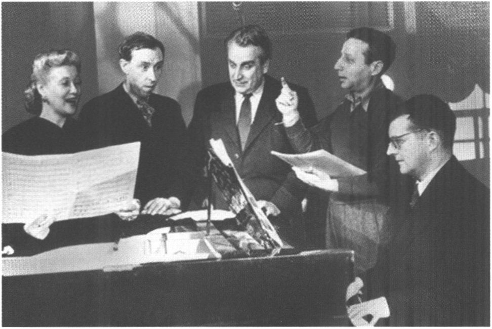 Л. Орлова, Э. Гарин, Г. Александров, А. Цфасман, Д. Шостакович на записи музыки к фильму «Встреча на Эльбе». 1949 г