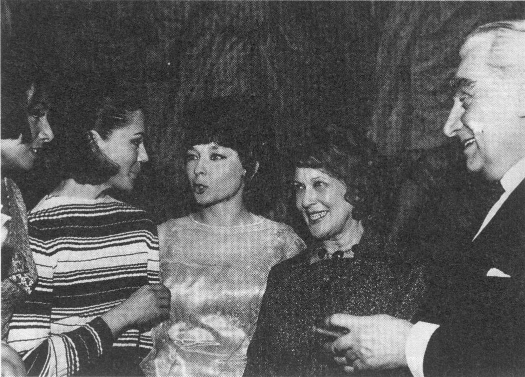 На приеме в посольстве Италии: Г. Александров, Л. Орлова, А. Вертинская, Джорджия Молл и Мария-Грация Бучалла (1966)